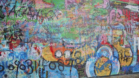 John-Lennon-Wall-covered-Graffiti-in-In-Prague,-Czech-Republic