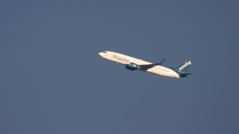 Flight-Above:-Sunwing-Passenger-Plane-in-Sky