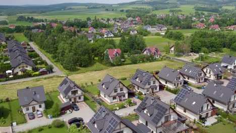 Aerial-shot-of-Modern-Neighborhood,-Detached-Houses-and-Fields