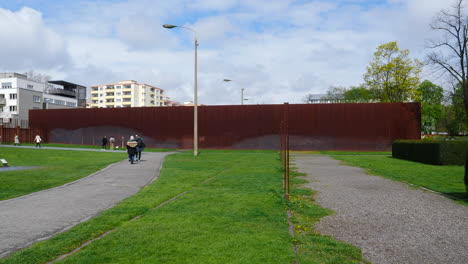 Muro-Histórico-De-Berlín-En-La-Calle-Bernauer,-Alemania