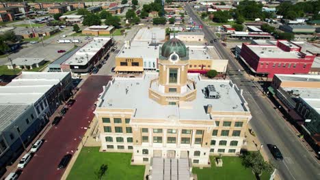 Aerial-footage-of-the-Cook-County-Courthouse-in-Gainesville-Texas