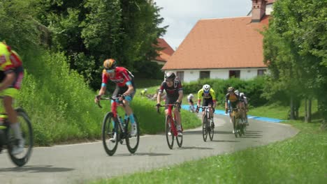 Stunning-HD-footage-of-cyclists-descending-a-hill-in-Jeruzalem,-Slovenia,-during-a-tour-capturing-their-exhilarating-ride