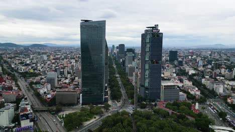 Chapultepec-Skyline:-Revealing-Paseo-de-la-Reforma's-Urban-Beauty