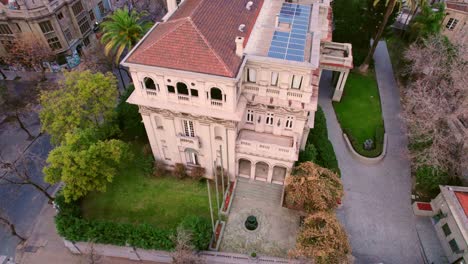 Aerial-rotating-shot-of-Bruna-Palace-in-the-Lastarria-Neighborhood,-Santiago