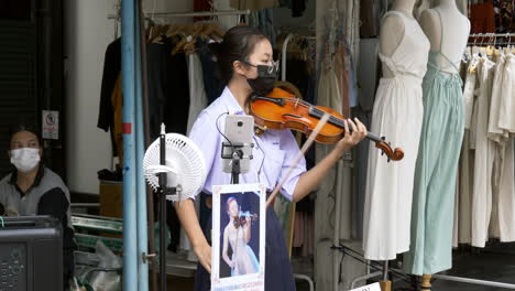 Unidentified-musician-performs-at-Jatujak-or-Chatuchak-Market