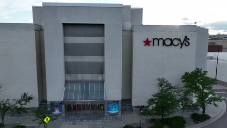 Logotipo-De-Macy&#39;s-En-El-Exterior-Del-Centro-Comercial.