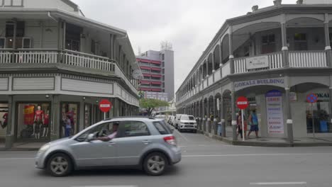 Traffic-in-the-city-centre-of-Suva,-Fiji,-with-a-colonial-architecture-background
