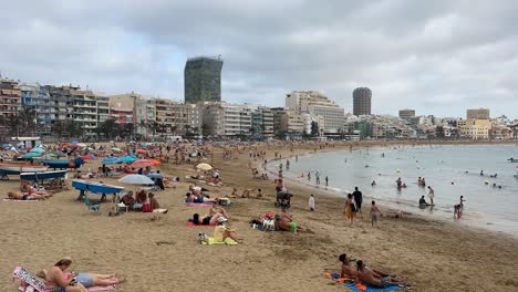 Playa-De-Las-Canteras,-Isla-Canaria