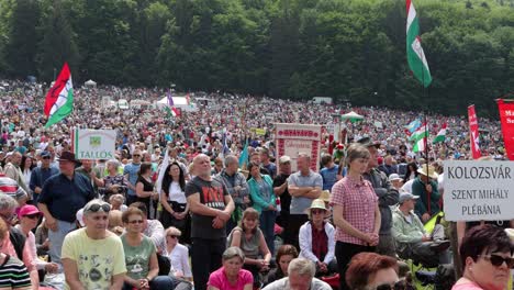 Huge-crowd-of-Catholics-gather-for-outdoor-Mass-at-Csiksomlyo-Pilgrimage