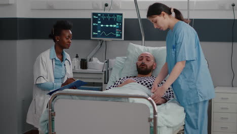Sick-man-sitting-in-bed-with-oxygen-tube-explaining-disease-symptom