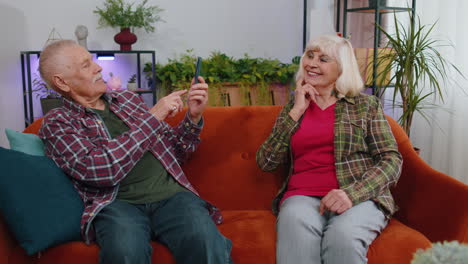 Old-senior-elderly-family-couple-grandparents-man-woman-making-photo-on-smartphone-for-social-media