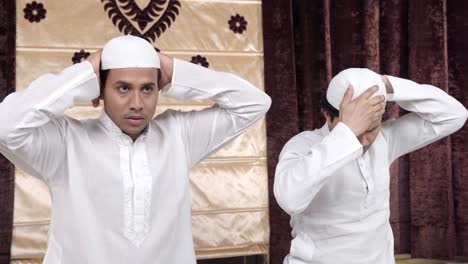 Muslim-men-getting-ready-for-Ramadan-prayer