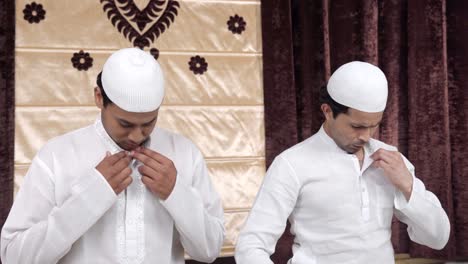 Muslim-men-doing-rituals-of-muslim-prayer