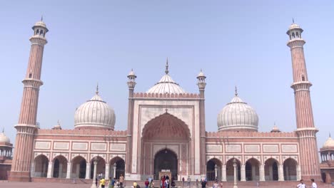 Toma-De-Establecimiento-De-Los-Interiores-De-Jama-Masjid-Delhi,-India.