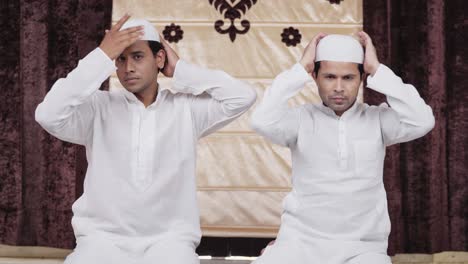 Muslim-men-getting-ready-for-Ramadan-prayer