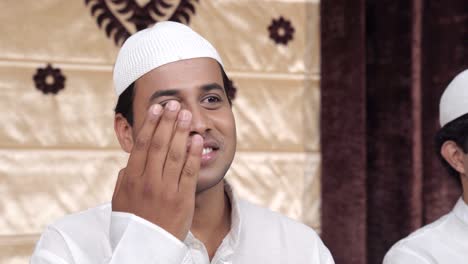 Indian-muslim-man-doing-Adab-and-greetings