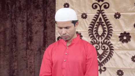 Muslim-man-doing-Eid-rituals-and-prayers