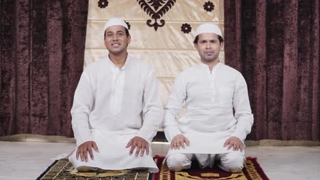 Muslim-men-doing-Adab-gesture
