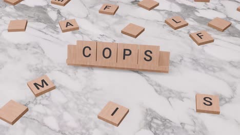 Polizisten-Wort-Auf-Scrabble