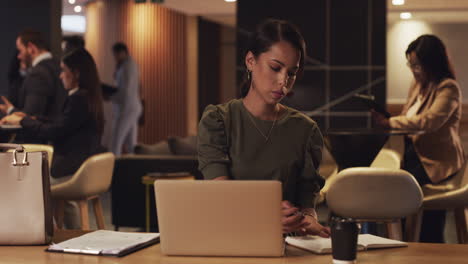 a-young-businesswoman-working-on-a-laptop