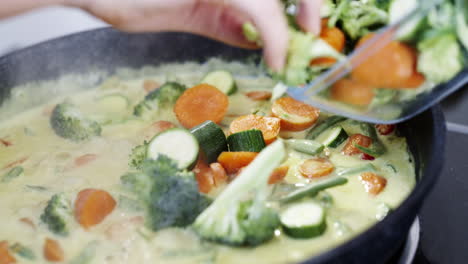Closeup-of-healthy-vegetable-foods-cooking