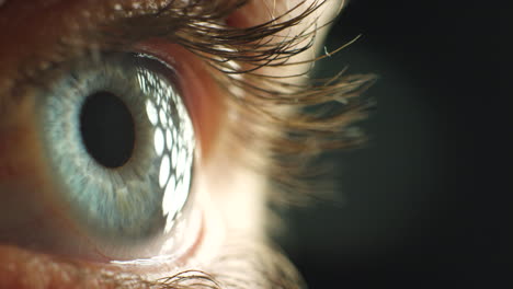 Eye-of-person-blink,-zoom-and-watch-light
