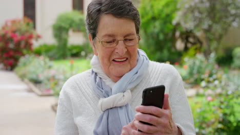 Senior-woman-with-smartphone-for-online