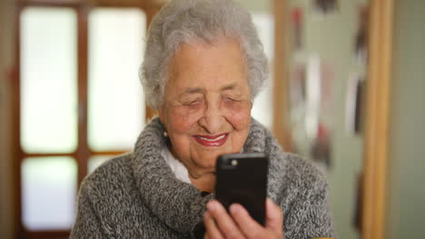 Senior-woman,-phone-news-or-laughing