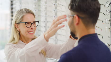 Optician-helping-a-client-choose-glasses-during