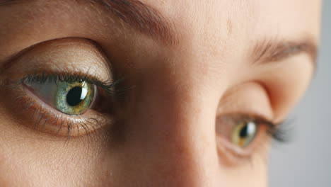 Eye,-vision-and-focus-with-the-green-eyes