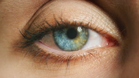 Closeup-zoom-of-girl-blue-eye