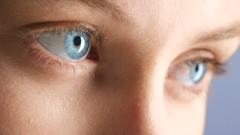 Ojos-Azules,-Visión-Y-Mujer-Con-Salud-Mental