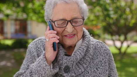 Senior-woman,-phone-call-and-laugh-while-having