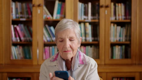 Senior-woman,-phone-and-thinking-of-idea
