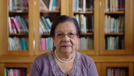 Seniorenporträt,-Indische-Frau
