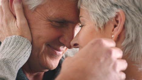 Liebe,-Vertrauen-Und-Unterstützung-Eines-älteren-Paares-Lächeln
