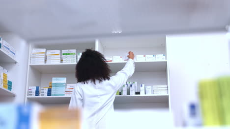 Pharmacist-and-manager-sorting-medical-stock