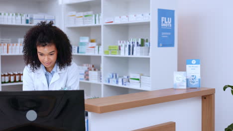 Pharmacist-helping-a-customer-pay