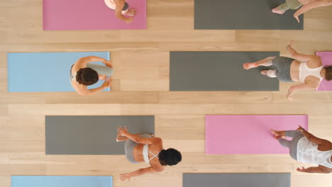 Gesundheit,-Bewegung-Und-Yoga-Stretching-Während