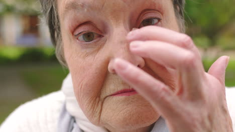 Müdes-Gesicht,-Seniorenporträt