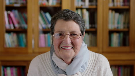 Senior-woman-with-glasses-smile-at-library