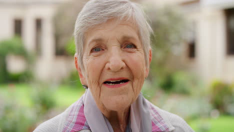 Senior-Feliz,-Risa-Y-Sonrisa-De-Anciana