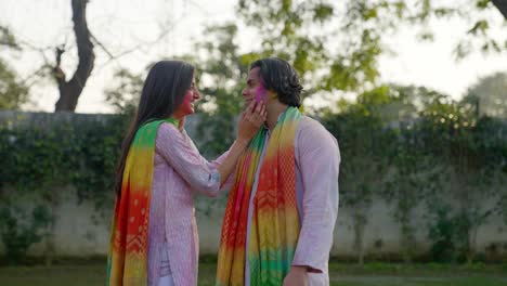 Indian-couple-posing-for-Holi-festival