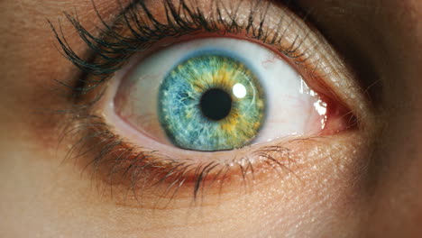Auge,-Vision-Und-Bewusstsein-Der-Frau,-Die-Das-Augenlid-öffnet