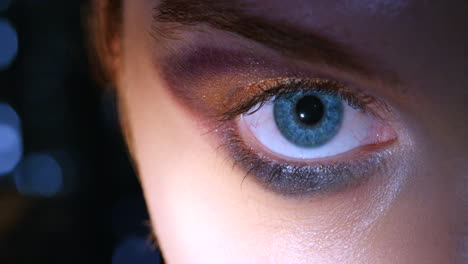 Ojos-Azules,-Maquillaje-Y-Cosméticos-De-Glamour-Para-La-Belleza.