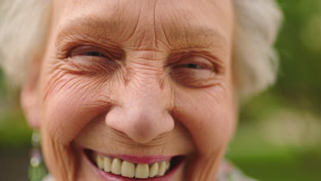 Portrait-of-a-happy-elderly-woman-in-an-outdoor