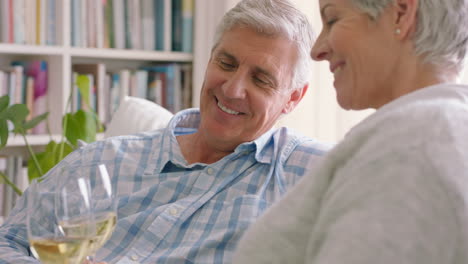 Elderly-couple-drink-champagne
