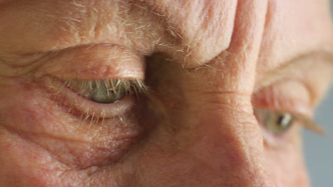 älterer-Mann,-Blaue-Augen-Oder-Traurig