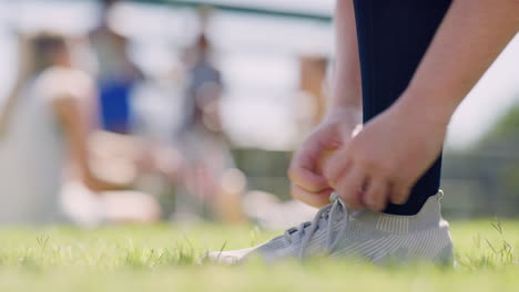 Closeup-of-a-sportsperson-tying-shoelaces