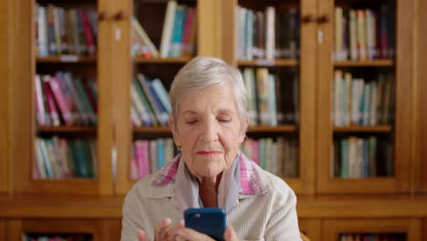 Senior-woman-with-phone-scroll